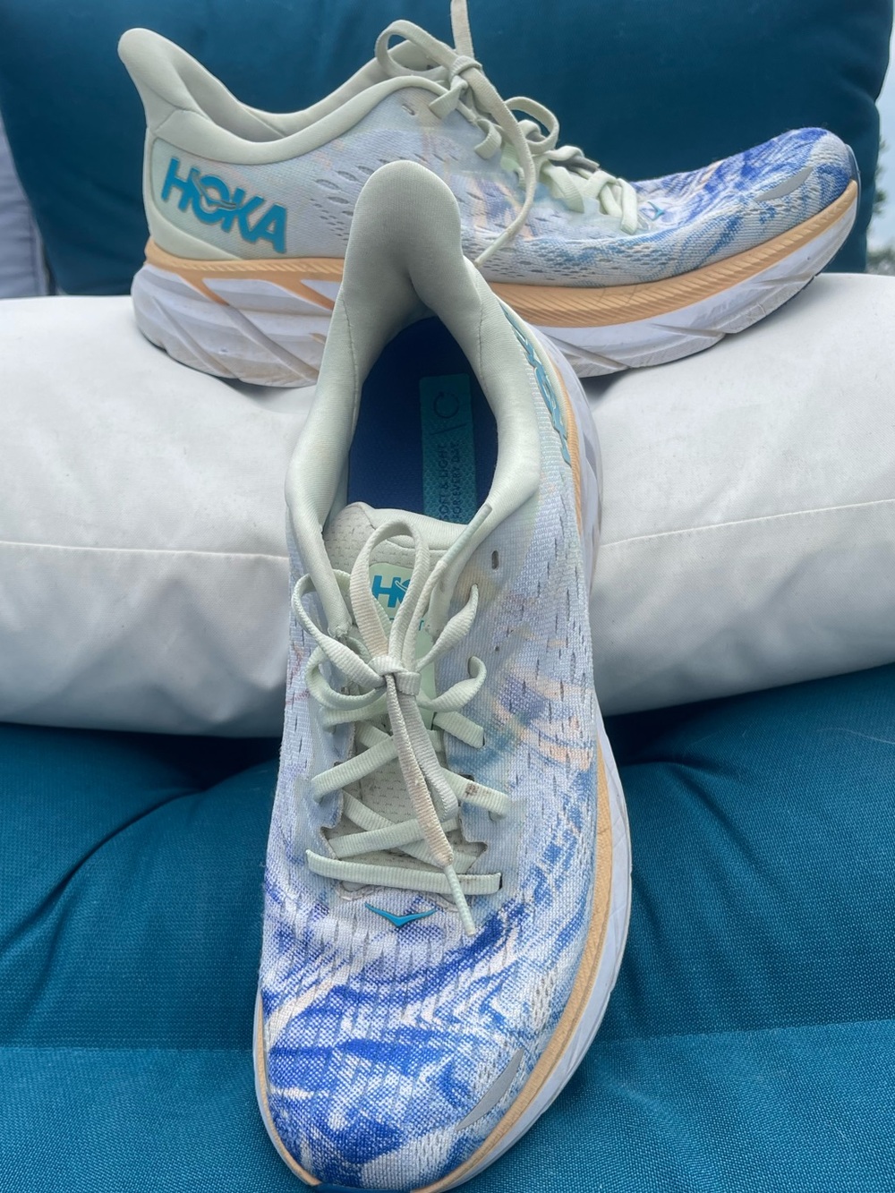 Hoka Clifton 8 Running Shoes – Men’s Size 8 (D Width)